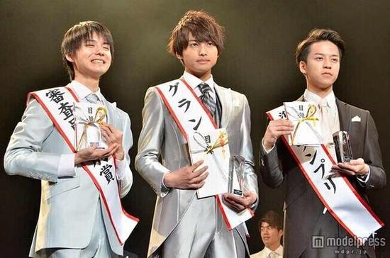 第一届日本校草大赛也同时落下帷幕。冠军是来自樱美林大学1年级的根本拓梦,亚军是来自国学院大学3年级的斋藤辽磨,评委特别奖得主是来自九州大学1年级的副岛和树。