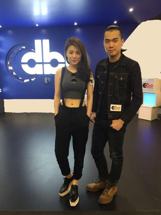 耿斯汉李嘉格晋级当评委 出席香港站招募|香港|好声音|李嘉格_新浪娱乐_新浪网