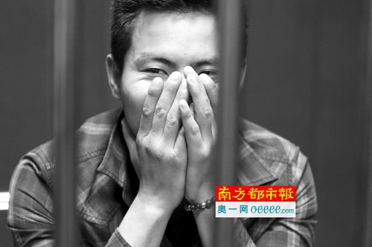 犯罪嫌疑人庄某面对采访不时面露笑容。南都记者 徐文阁 摄