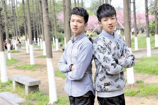 三峡大学双生男神走红校园