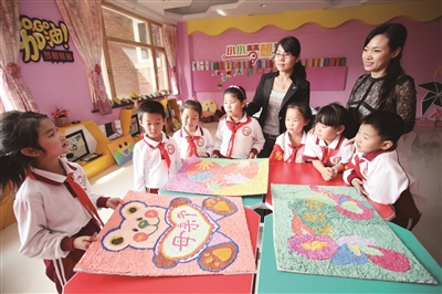 北辰区秋怡小学教育过程中“软硬兼顾”,开展多种活动,引导孩子学会感恩