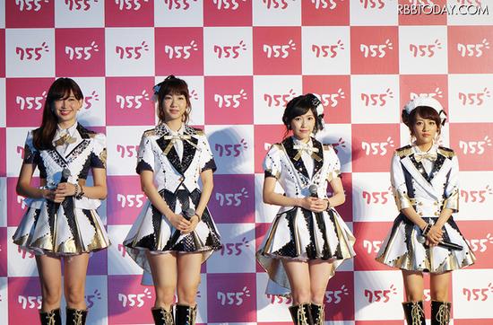 右起AKB48高桥南、渡边麻友、柏木由纪、小嶋阳菜资料图