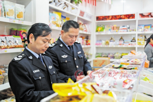 长沙部分进口零食店号称直通香港 实则高桥进货