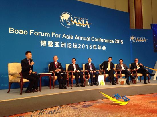 在2015博鳌亚洲论坛上，央视主持人陈伟鸿江将《对话》节目搬到了博鳌现场，展开了一场关于颠覆式创新的跨界对话。