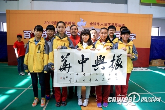 重视传统文化的传承，希望更多的年轻人、更多的学生重视书写、爱上书法。
