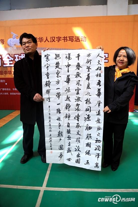 陕西省书法家协会副主席李平逊创作《祭黄帝陵稿》，以书法祭祖的方式赢得书法家和网民认同。