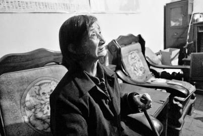 犯罪嫌疑人蘇峰的母親并不知曉兒子在家中自殺的真相