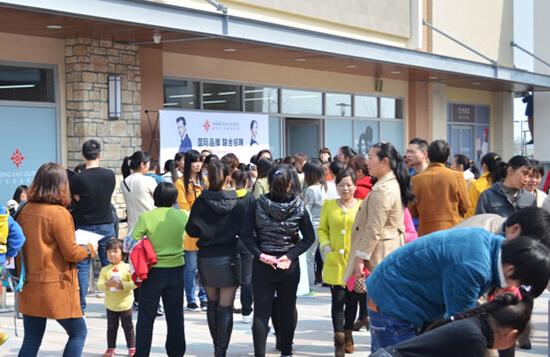 南京东郊奥特莱斯第二次大型招聘会 吸引近千