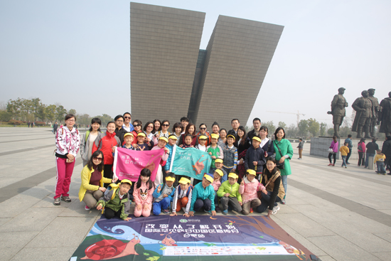 暴走小蜗牛首秀登场 微笑一班毅力前行