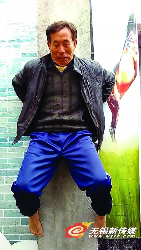 无锡七旬翁变身蜘蛛侠 背身爬墙堪称一绝(图)