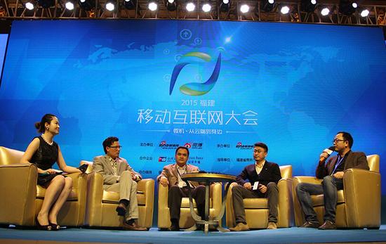 大咖深度对话——《o2o时代的创意与营销》。正在对话的大咖分别尚道CEO龚铂洋,七匹狼垂直电商傲物网CEO赵乃超,淘点点南方大区总经理王国光和"请他教"创始人陈远河。