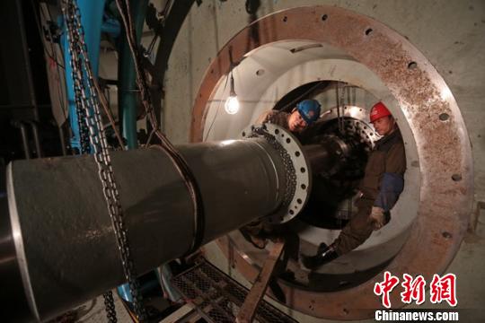 峡江水利枢纽工程机组安装现场。章晚华 摄