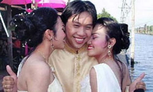 泰国男子文超-陶(Winchao Tao)从小与双胞胎姐妹希琳塔拉（Sirintara）、蒂帕万（Thipawan）青梅竹马，到谈婚论嫁的时候，实在无法决定更爱哪个，干脆一起娶回家，三人一起过起了幸福生活。