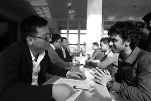 宁波一家公司面试20多位外籍学生 无人问薪酬