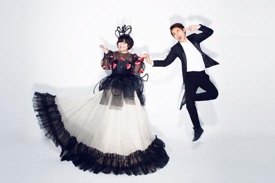 贾玲刘维为新曲研发新式广场舞|贾玲|刘维|广场