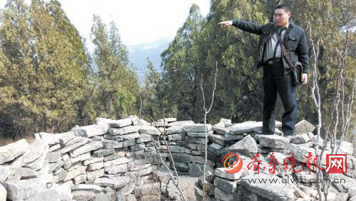 王传友称，锦屏山上的工事原来可能有三米多高。