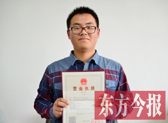 信阳高校大一创客 让3D影院进校园