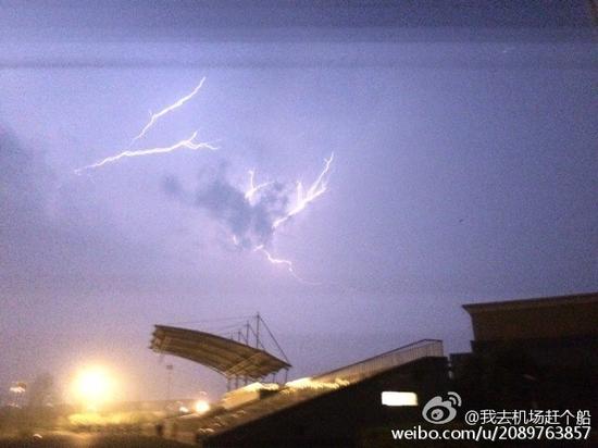 昨夜蓉城春雷隆隆。