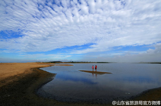 烟台海滩（图：@山东省旅游局官方微博）