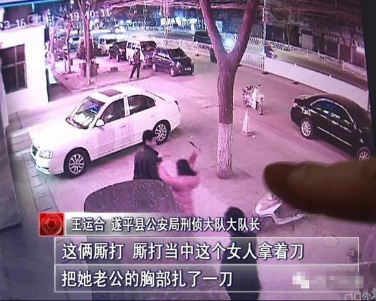 3月16日，驻马店遂平县发生一起让人震惊的杀人案，在一家饭店门口，一个女子用匕首连捅老公胸部四五刀，老公因抢救无效死亡。