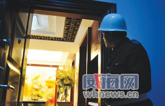 小区样板间的明亮华丽让至今还未成家的马勇心生羡慕。