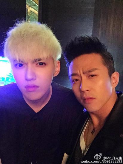 吴亦凡温哥华打篮球引围观 粉丝赞帅气|温哥华