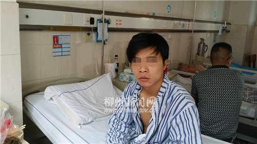 当时坐在车后排的当事人韦某。