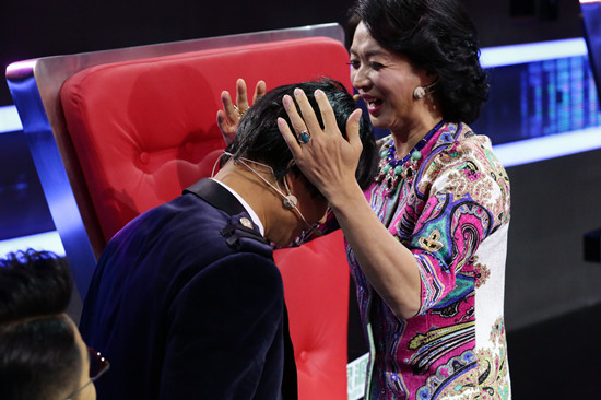 乐嘉遭金星整蛊戴假发 酷似韩国小鲜肉