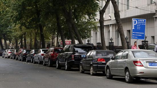 哈尔滨七成路面停车位24小时免费