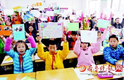 济南前年已公布了49所学校学区示意图,图为课堂上的燕柳小学学生。齐鲁晚报记者 李飞 摄 (资料片)
