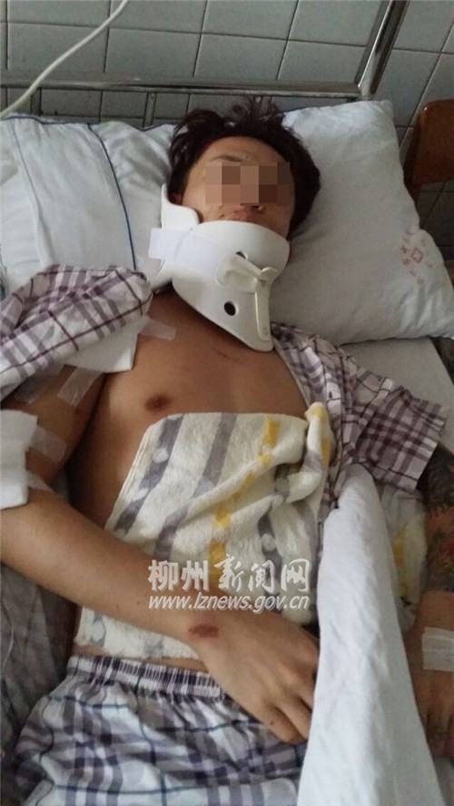 酒醒后的吴某躺在病床承认是自己开的车。