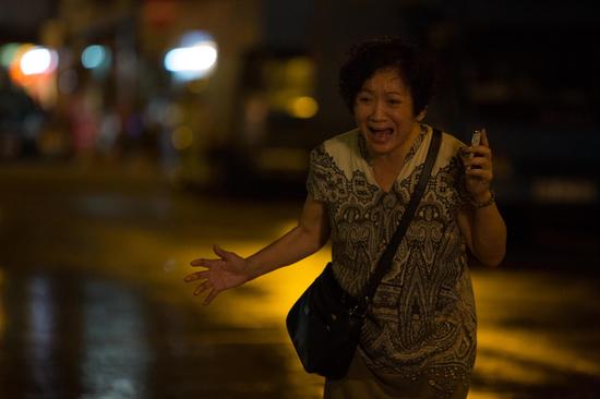 《暴疯语》鲍起静发现女儿惨死街头失声尖叫