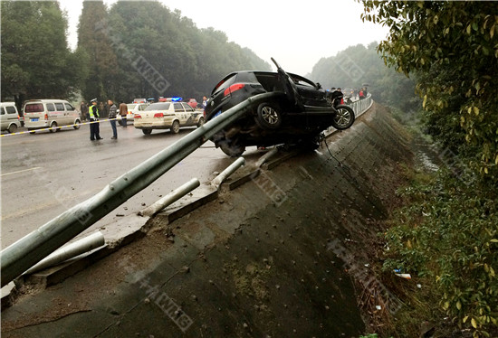 广汉的一场惨烈车祸 改变了4个家庭的命运_新浪四川_新浪网