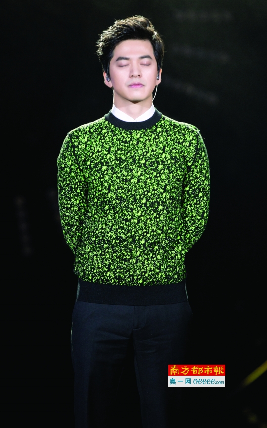 突围赛：Dior Homme，能穿好荧光绿的，才是真男神！