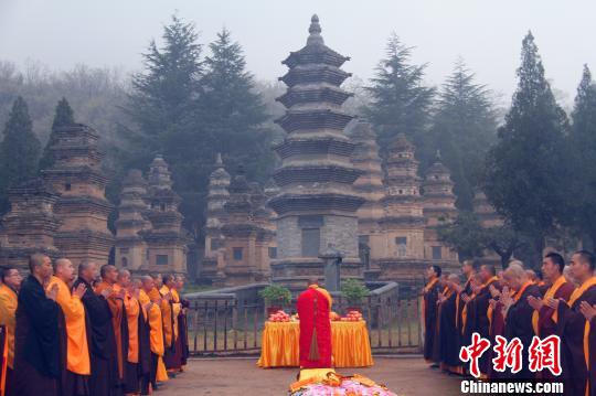 少林寺举行清明祭祖祈福法会 延谛/摄影