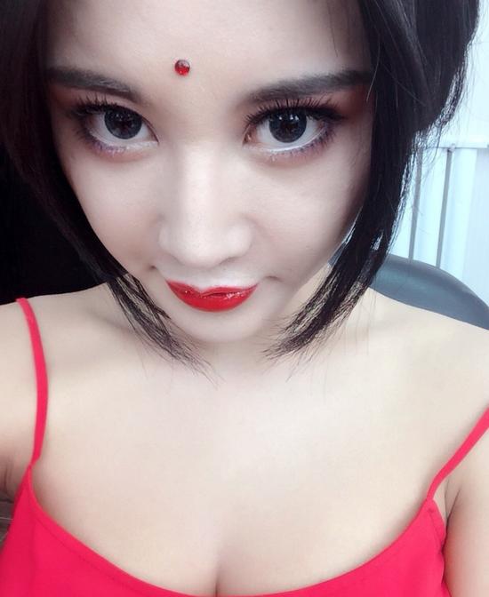 乳神穿越成貂蝉性感撩人 校花身份受质疑