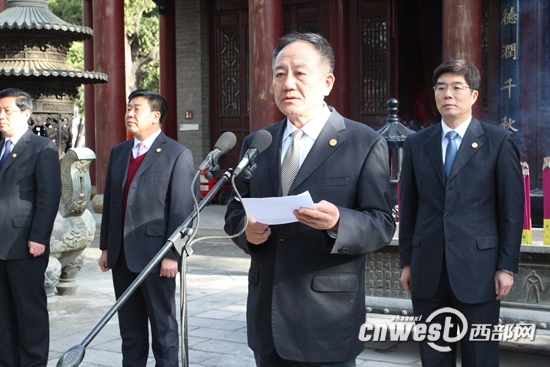 陜西省委常委、省委統(tǒng)戰(zhàn)部部長陳強(qiáng)在授牌儀式上講話。