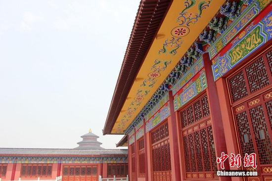 武汉新洲一农村豪华墓地，主体建筑“克隆”北京天坛
