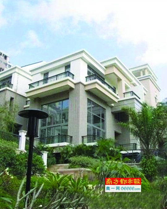 李嘉诚深水湾道79号豪宅，过去9年间建了又建，保安措施严密。