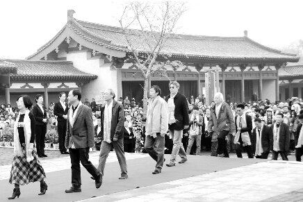 詩人舒婷河南祭杜甫