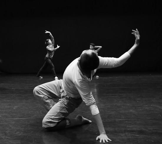 雷动天下现代舞团10周年:《春分2015》|现代舞