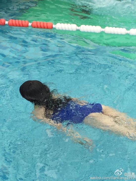 小小森碟身材细长