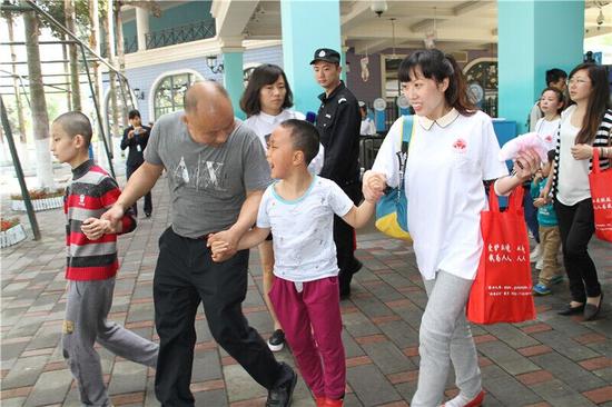 极地海洋世界关爱自闭症儿童