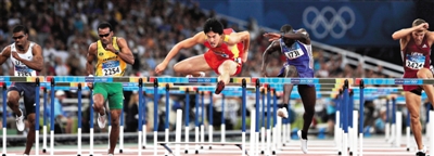 2004年雅典奥运会，刘翔以12秒91的成绩夺取金牌。他的退役，也代表着中国田径一个时期的“印记”正式尘封。新华社发