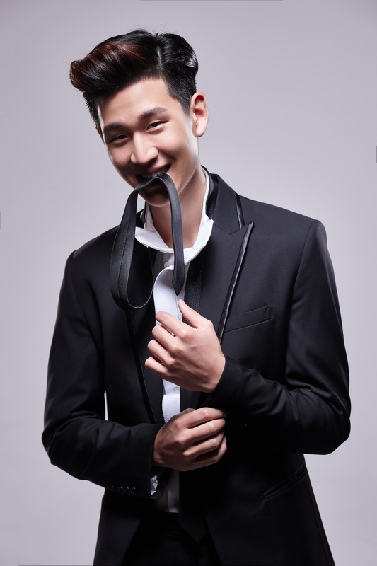 周兴哲推出改版专辑 拍写真俏皮可爱|周兴哲|专辑|改版_新浪娱乐_新浪网