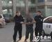 民警将犯罪嫌疑人抓获。（视频截图）