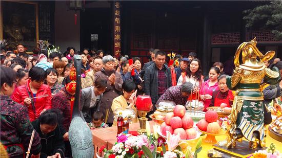 成都文殊院举办观世音菩萨圣诞供灯法会(图)图片