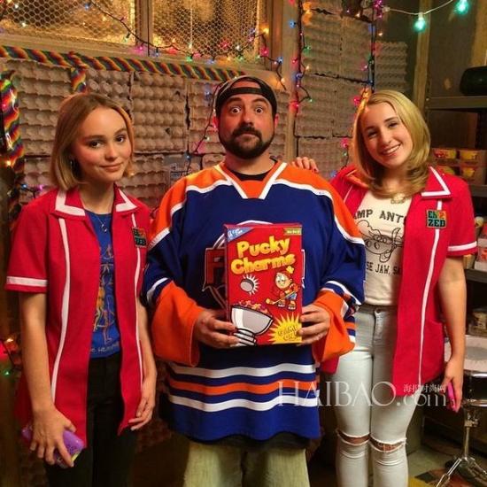 Lily-Rose Depp (左) 和Harley Quinn Smith (右)