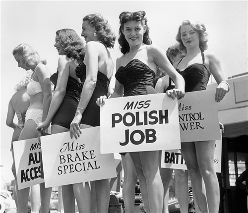 1961年，美国底特律车展用“泳装选美”的噱头吸引观众。