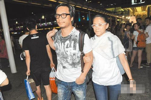 彭顺带李心洁赴出轨曝光地吃饭 表现甜蜜